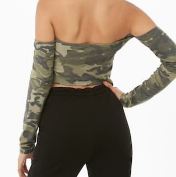 NWOT CAMOUFLAGE CROP TOP. NEW - Picture 3 of 5